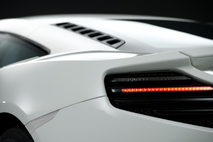  McLaren MP4-12C White Edition 2011 года  (фото 15 из 26)